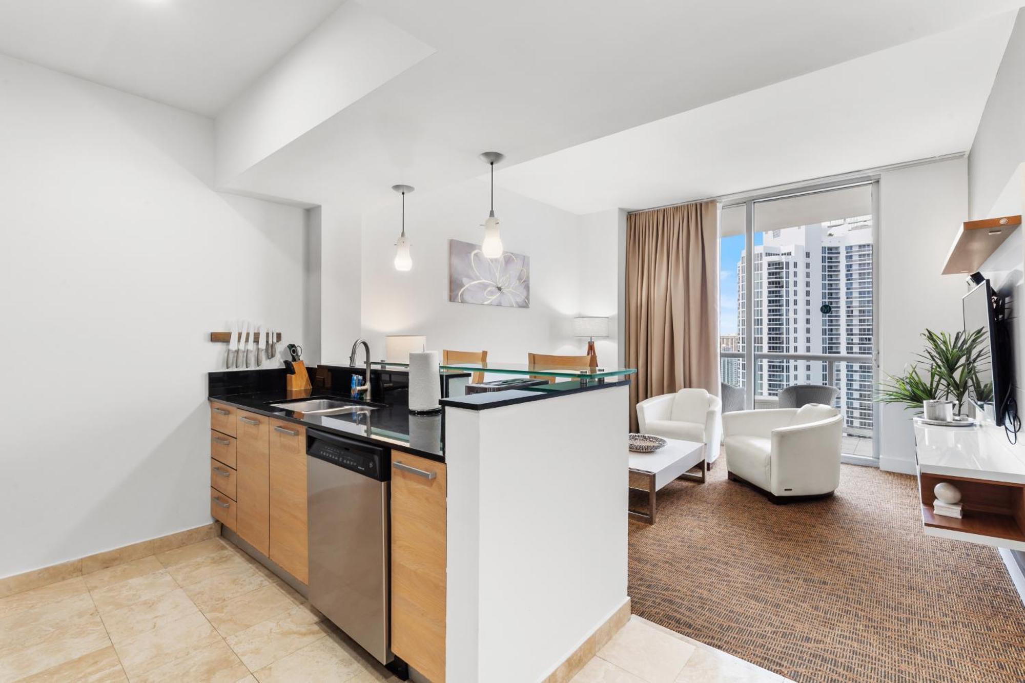 Above It All - A Luxurious Penthouse With High Ceilings Sunny Isles Beach Exterior foto